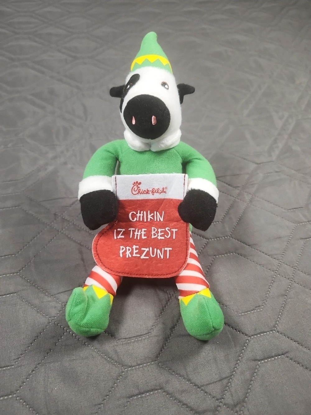 2021 Chick-fil-A holiday plush elf cow  "CHIKIN IZ THE BEST PREZUNT".